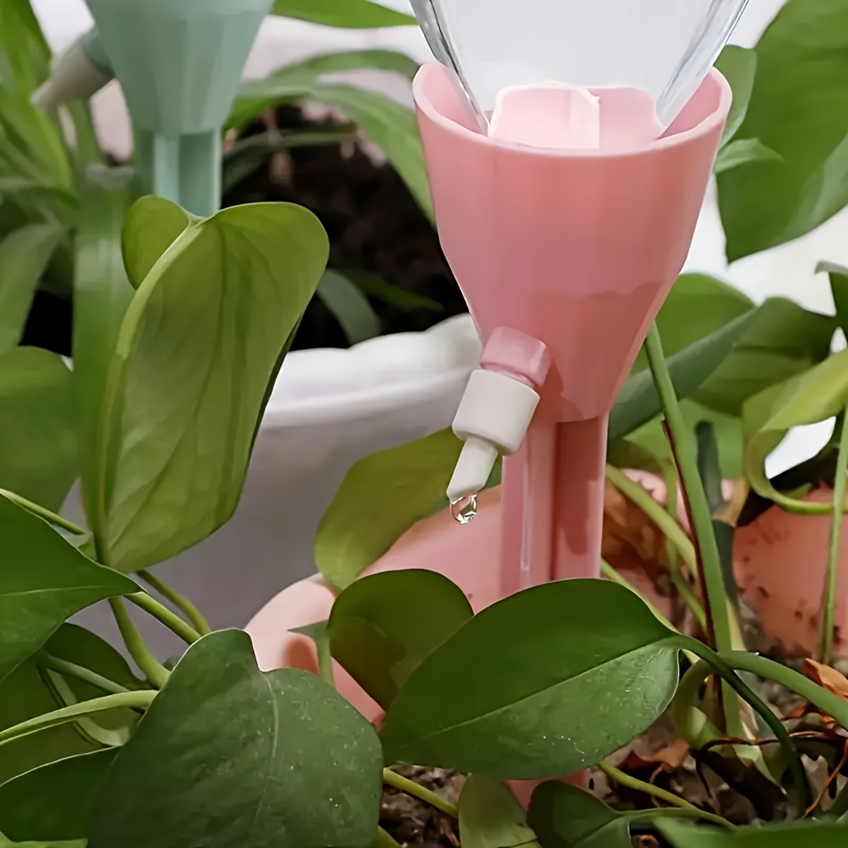 ชุดระบบน้ำหยดอัตโนมัติสำหรับต้ - Self Watering Insert บทวิจารณ์และราคา
